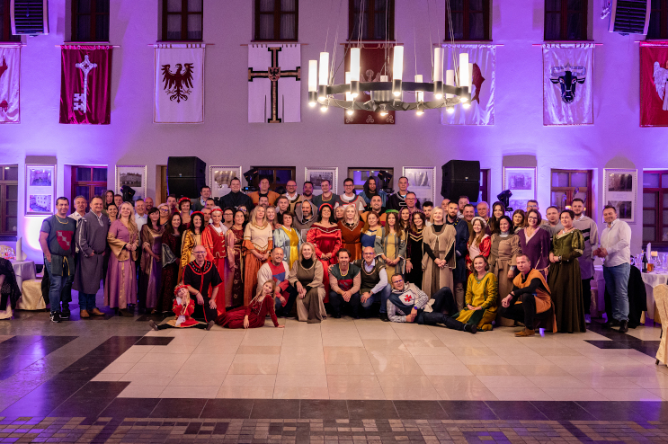 most z&nbsp;miastem w&nbsp;tle